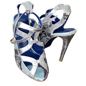 NWT Valentina Rangoni Sliver Metallic Strappy Heel Pumps Size 7